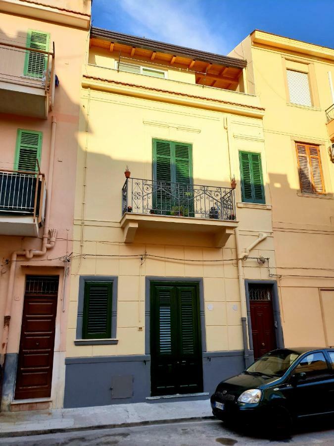Rifinito Bilocale In Centro, Casa Verdi, 2° Piano Apartment Багерия Екстериор снимка